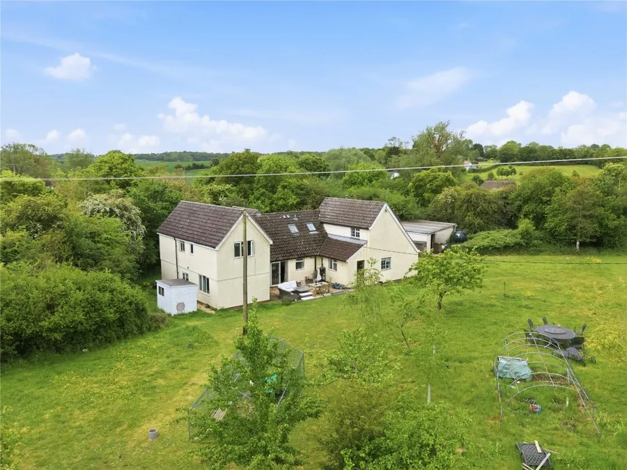 with 5 bedrooms in Nr Saffron Walden, CB11, photo 9