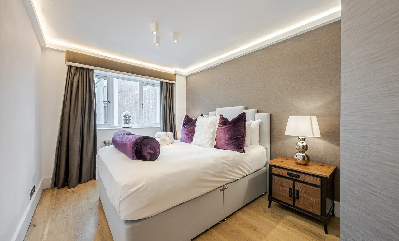 Flat 8, 24-26 Hans Crescent, London, SW1X, photo 2
