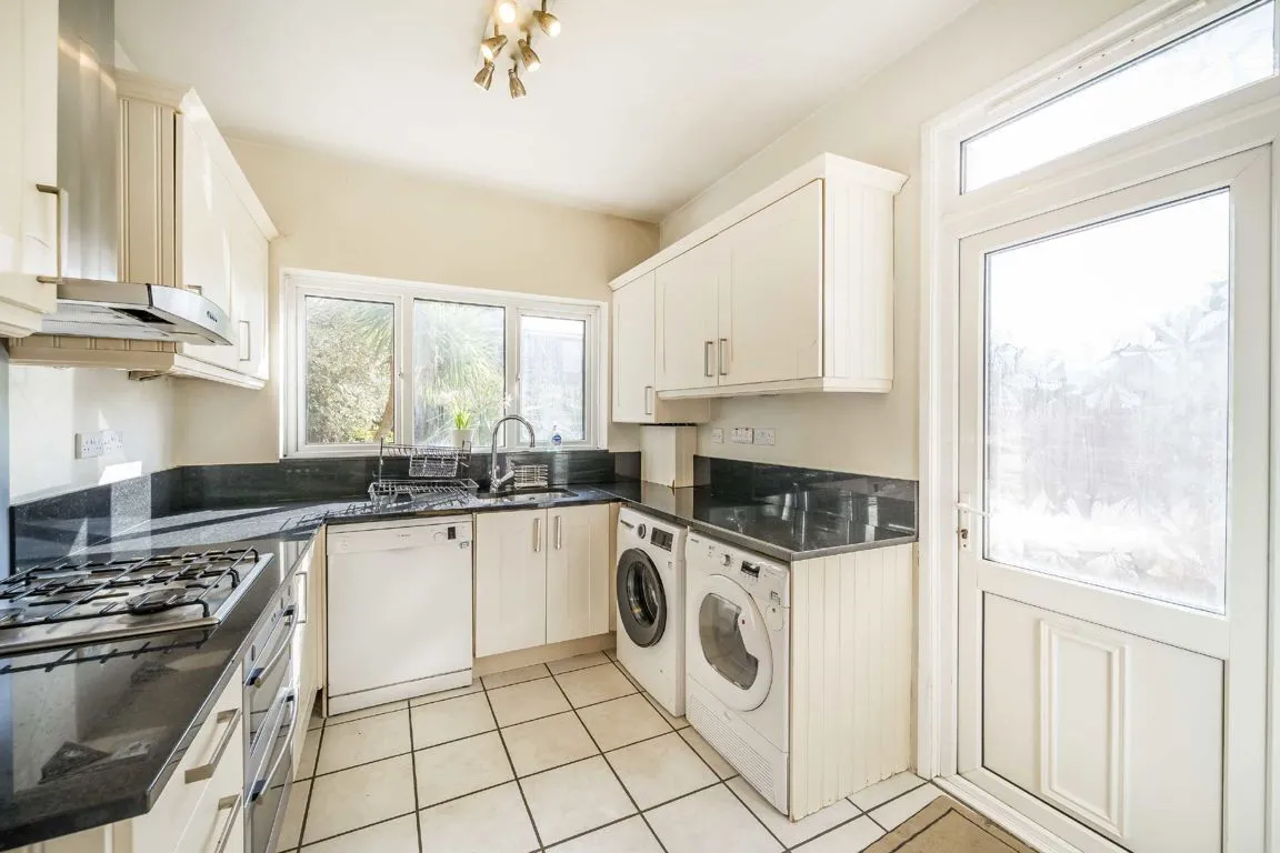 Glencairn Road, SW16, photo 3