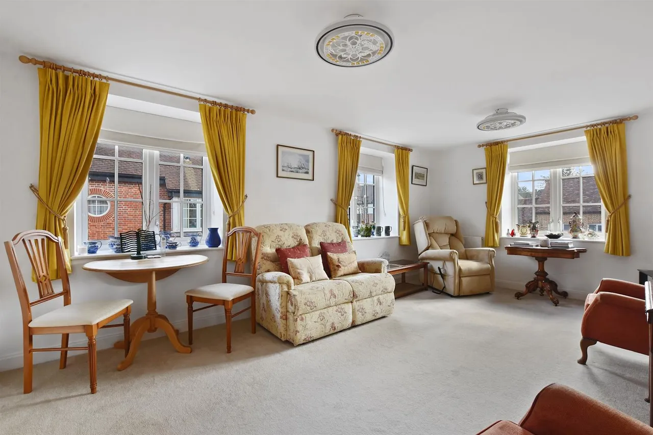 The Broadway, Amersham, HP7, photo 3