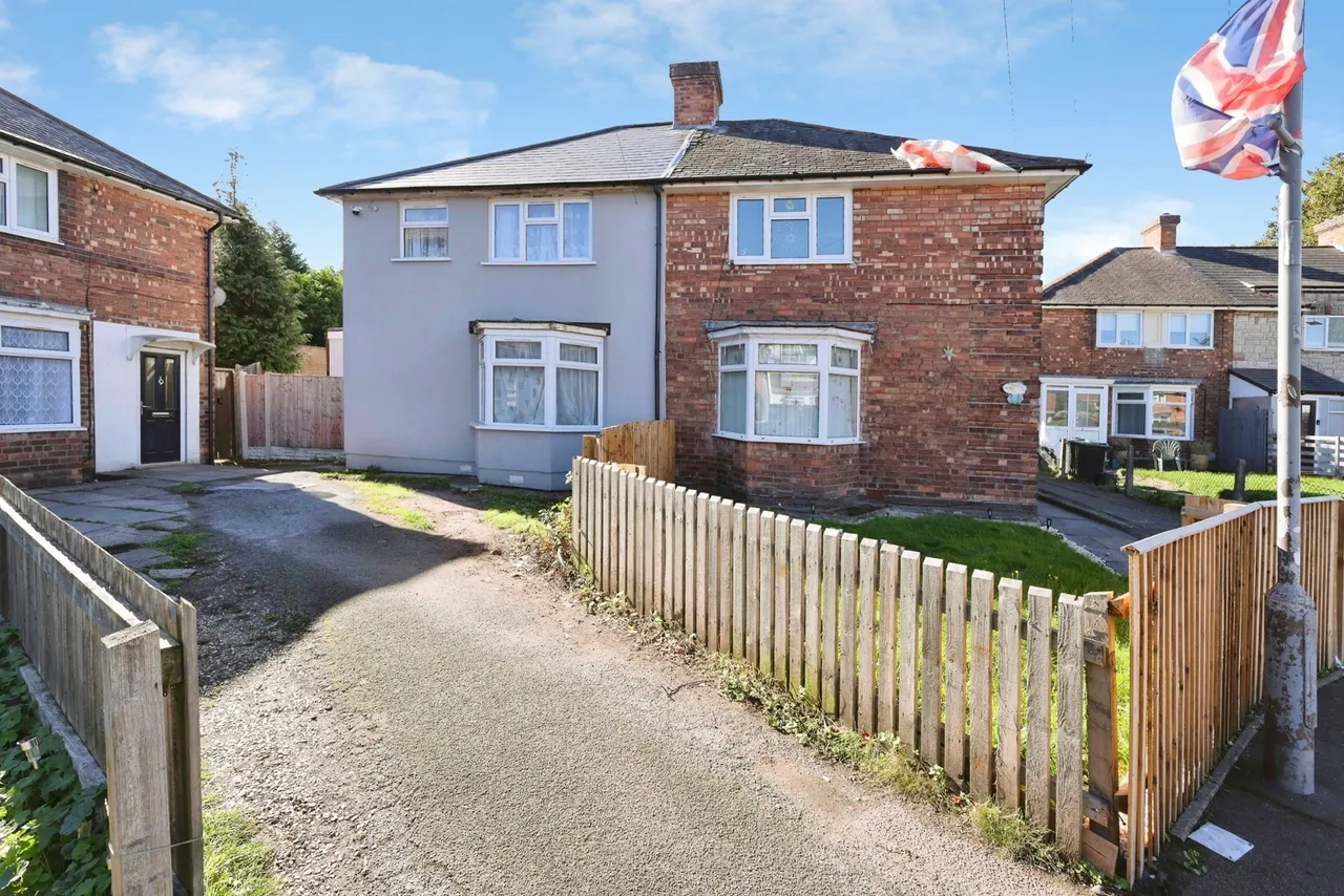4 bed house for sale, Halsbury Grove, Birmingham, B44