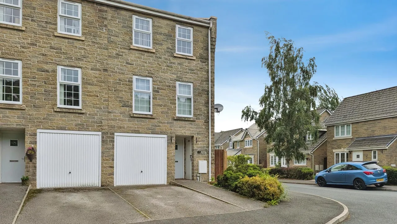 Shuttle Close, Mossley, OL5, photo 2