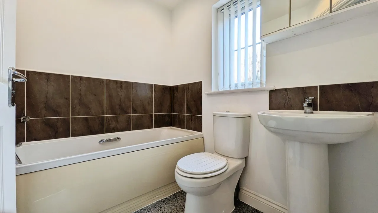 Shuttle Close, Mossley, OL5, photo 28