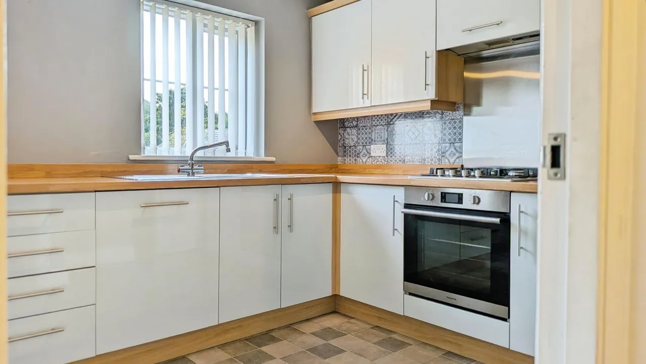 Shuttle Close, Mossley, OL5, photo 18
