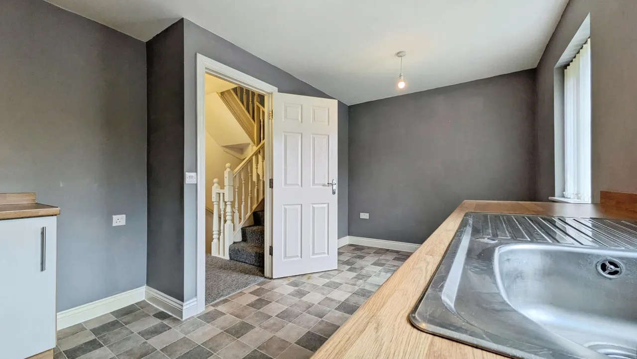 Shuttle Close, Mossley, OL5, photo 22