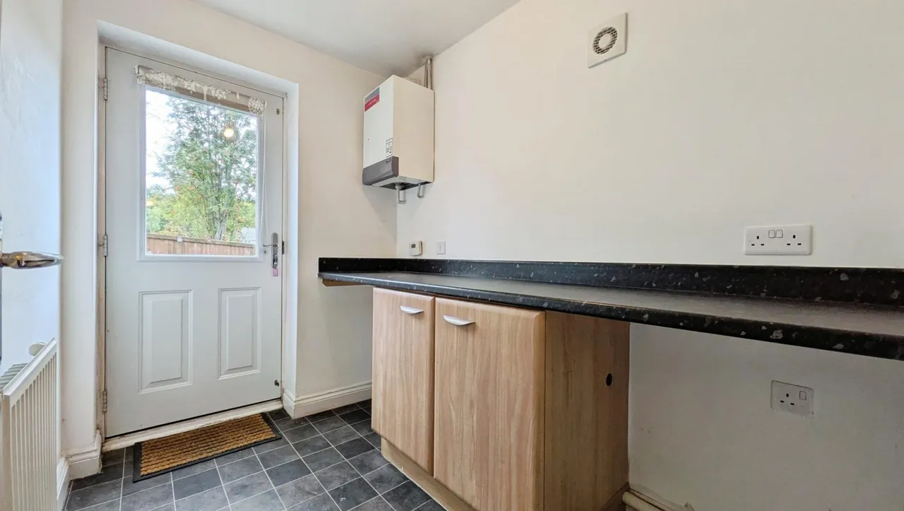 Shuttle Close, Mossley, OL5, photo 9