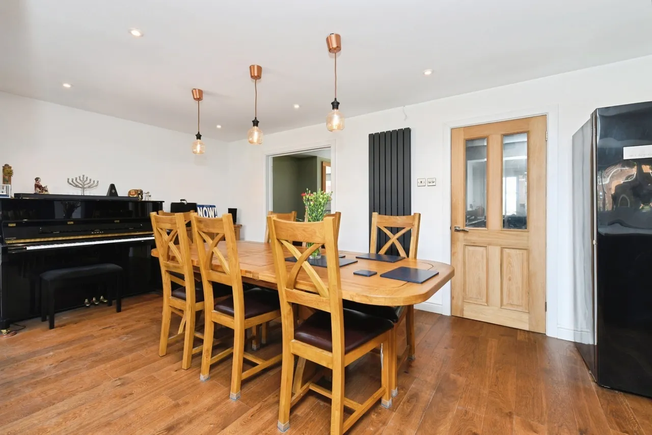 Victoria Avenue, RAYLEIGH, Essex, SS6, photo 5