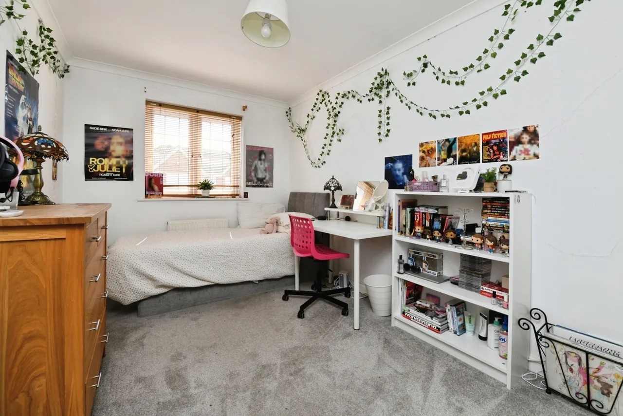 Victoria Avenue, RAYLEIGH, Essex, SS6, photo 14