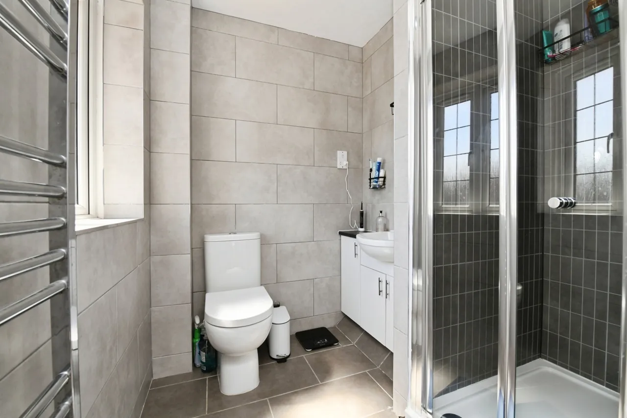 Victoria Avenue, RAYLEIGH, Essex, SS6, photo 11