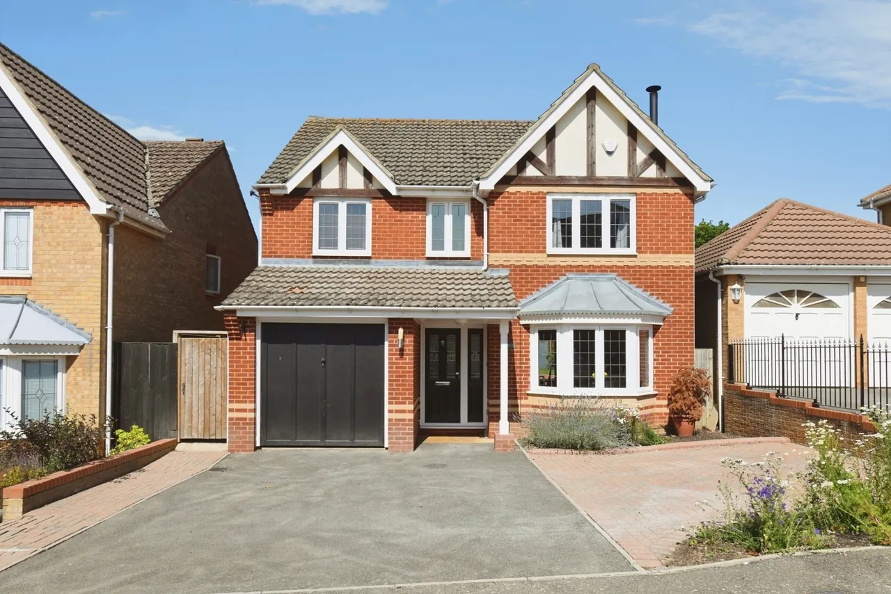 4 bed house for sale — Victoria Avenue, RAYLEIGH, Essex, SS6