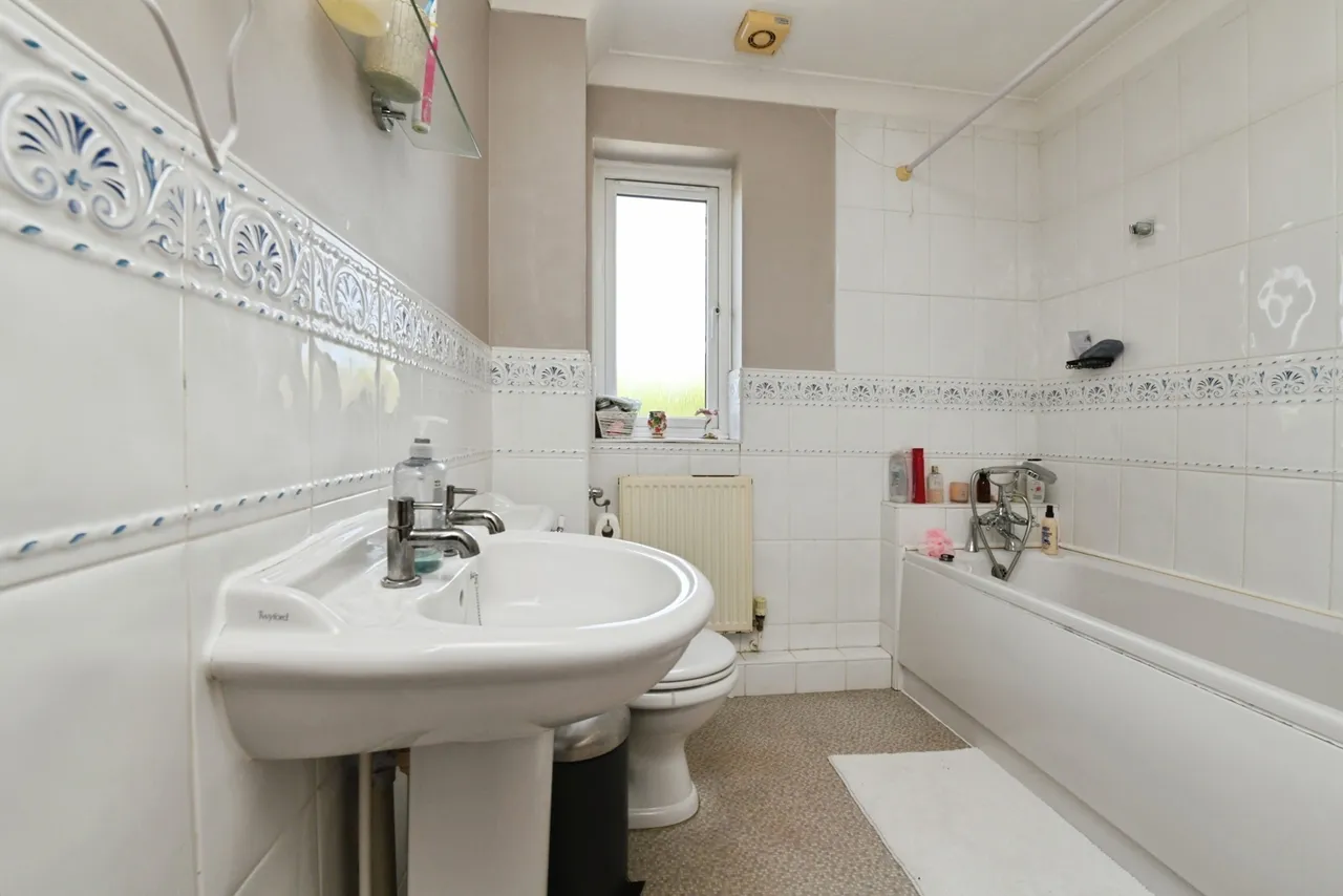 Victoria Avenue, RAYLEIGH, Essex, SS6, photo 16