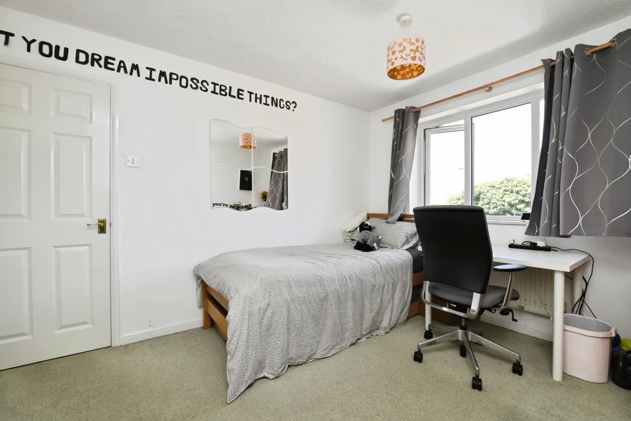 Victoria Avenue, RAYLEIGH, Essex, SS6, photo 12