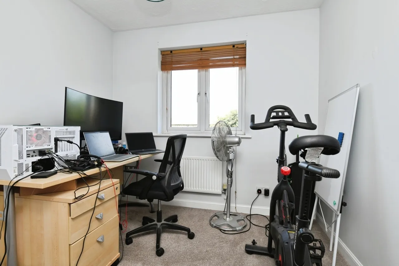 Victoria Avenue, RAYLEIGH, Essex, SS6, photo 15