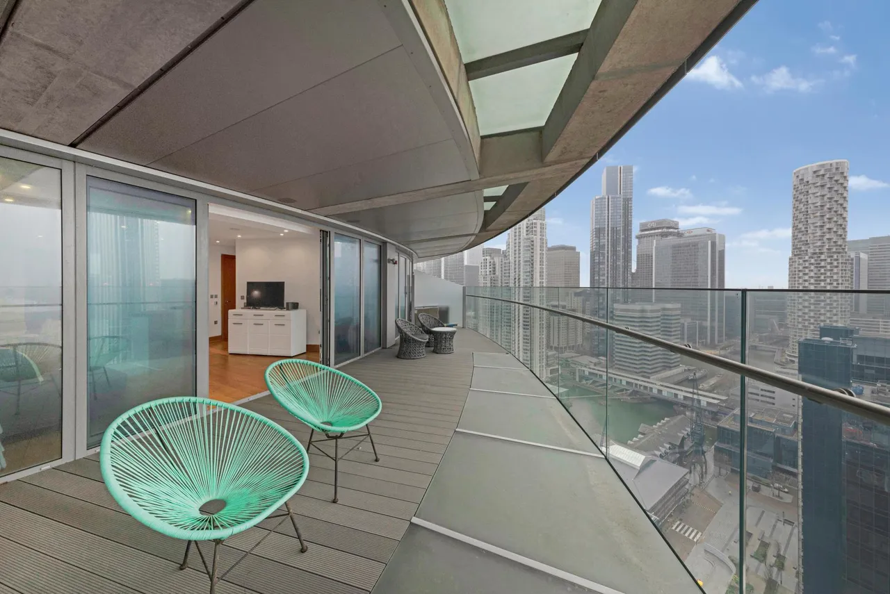 Crossharbour Plaza, London, E14, photo 12