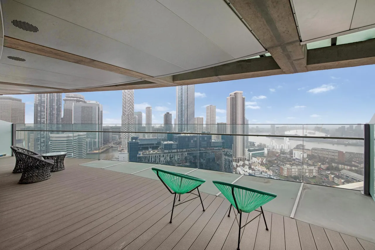 Crossharbour Plaza, London, E14, photo 10
