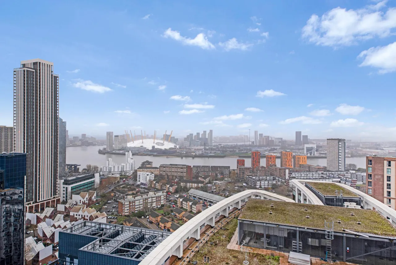 Crossharbour Plaza, London, E14, photo 15
