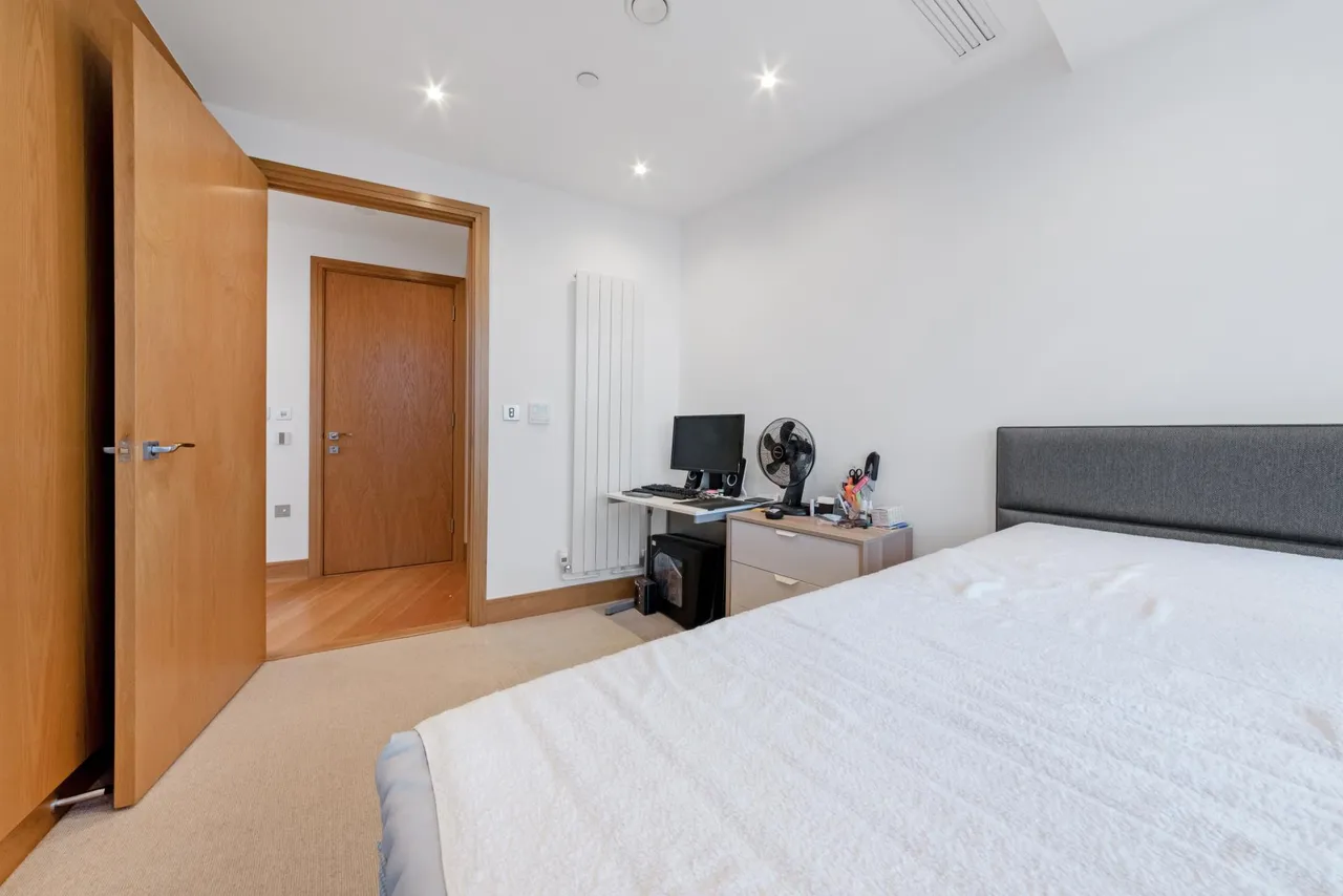 Crossharbour Plaza, London, E14, photo 8