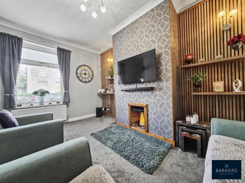 Bradford Road Birstall, Batley WF17 9NU, photo 3