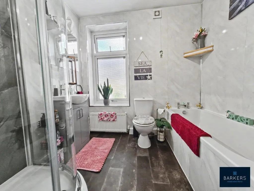 Bradford Road Birstall, Batley WF17 9NU, photo 10