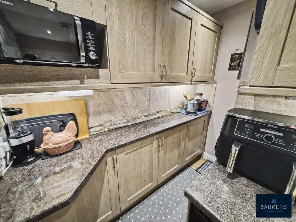 Bradford Road Birstall, Batley WF17 9NU, photo 7