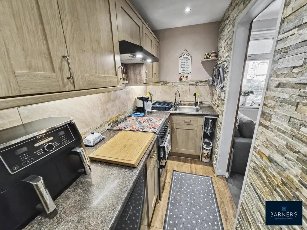 Bradford Road Birstall, Batley WF17 9NU, photo 5