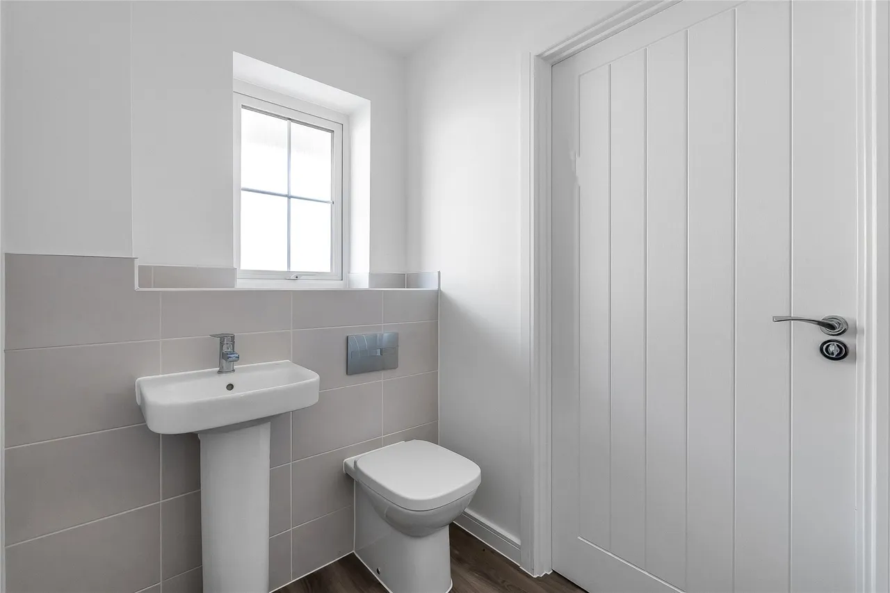 Tulip Road, Chertsey, KT16, photo 7