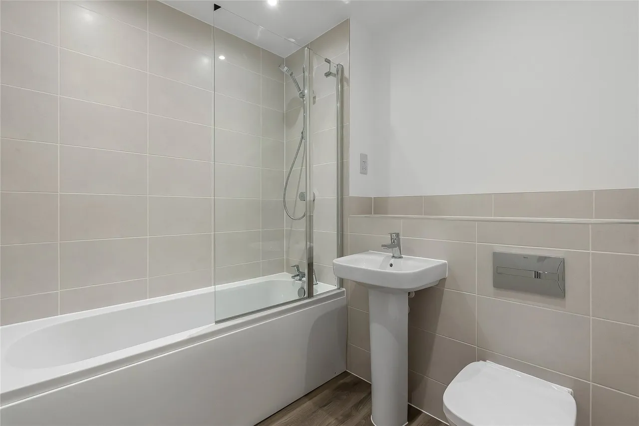 Tulip Road, Chertsey, KT16, photo 14