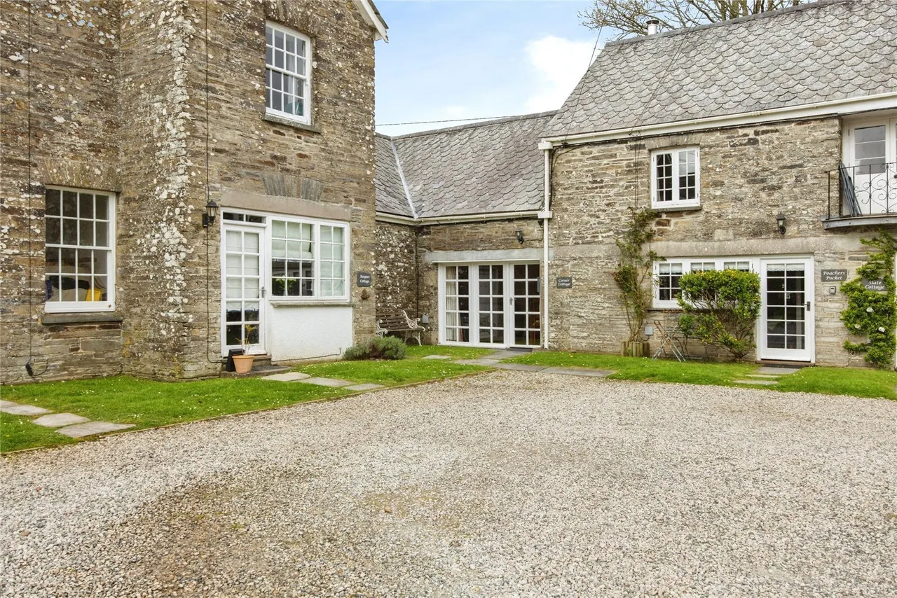 2 bed house for sale, Tredethy, Bodmin, PL30
