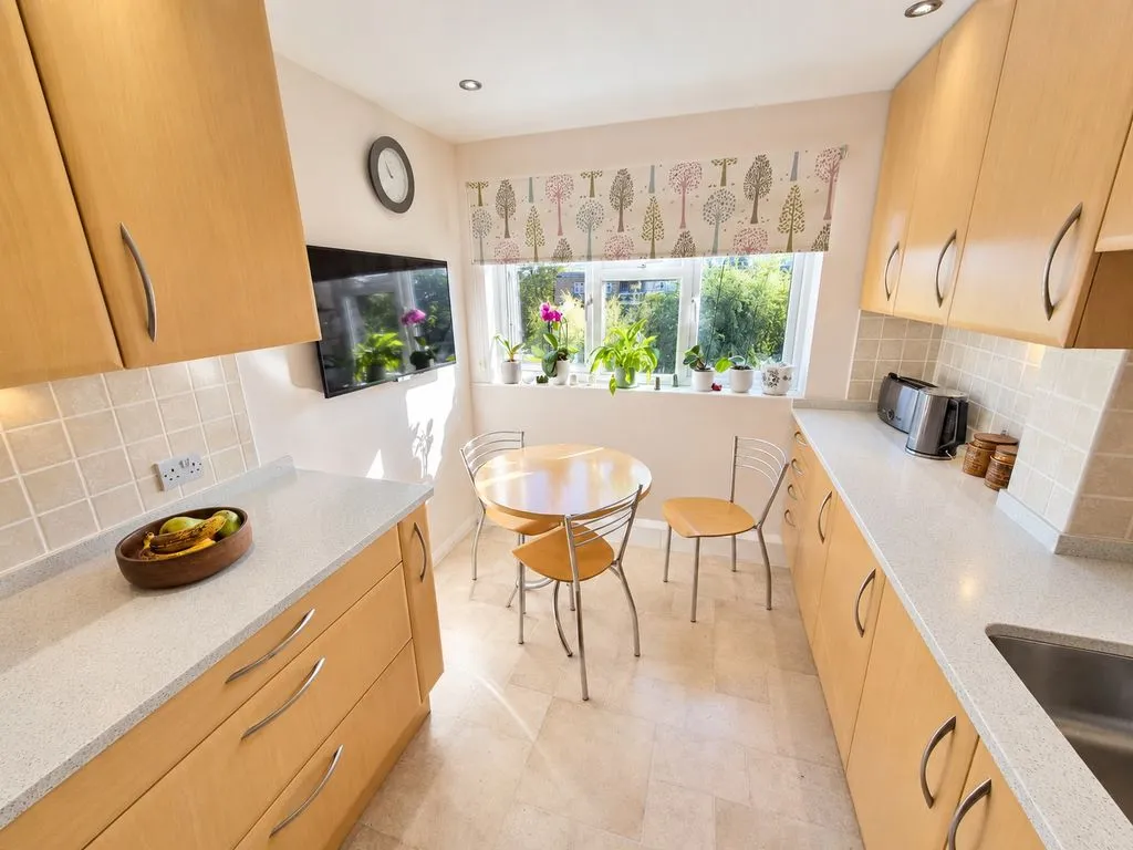 Lodge Close, Edgware, HA8, photo 3