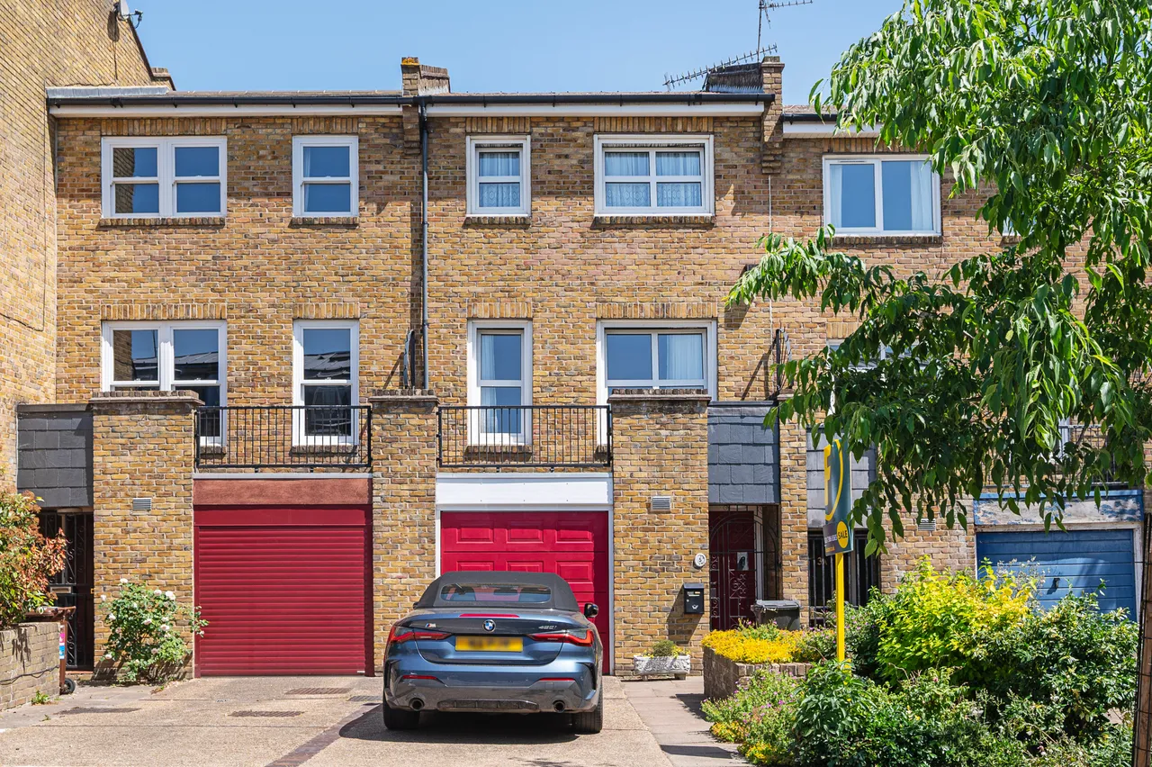 3 bed house for sale — 5 Danesdale Road, London