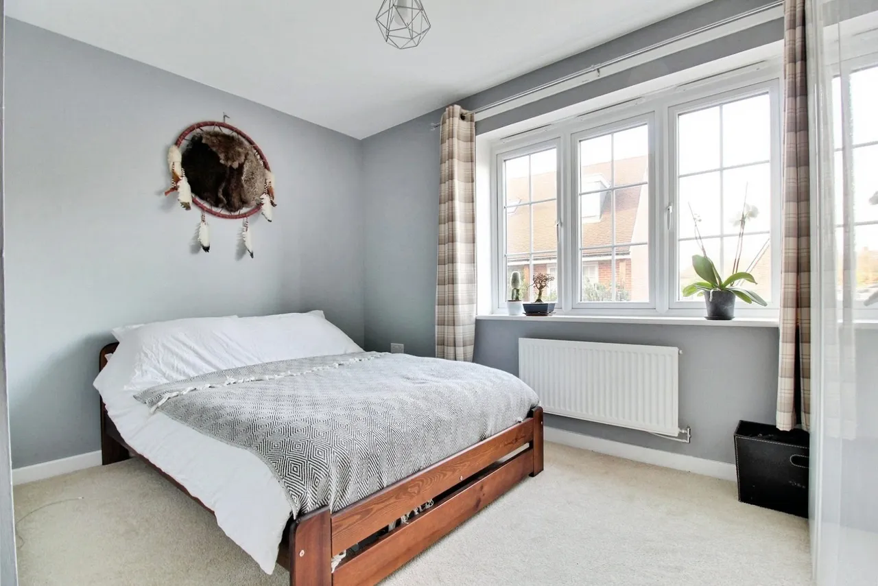 Runnymede Drive, Odiham, Hook, Hampshire, RG29 1FP, photo 4