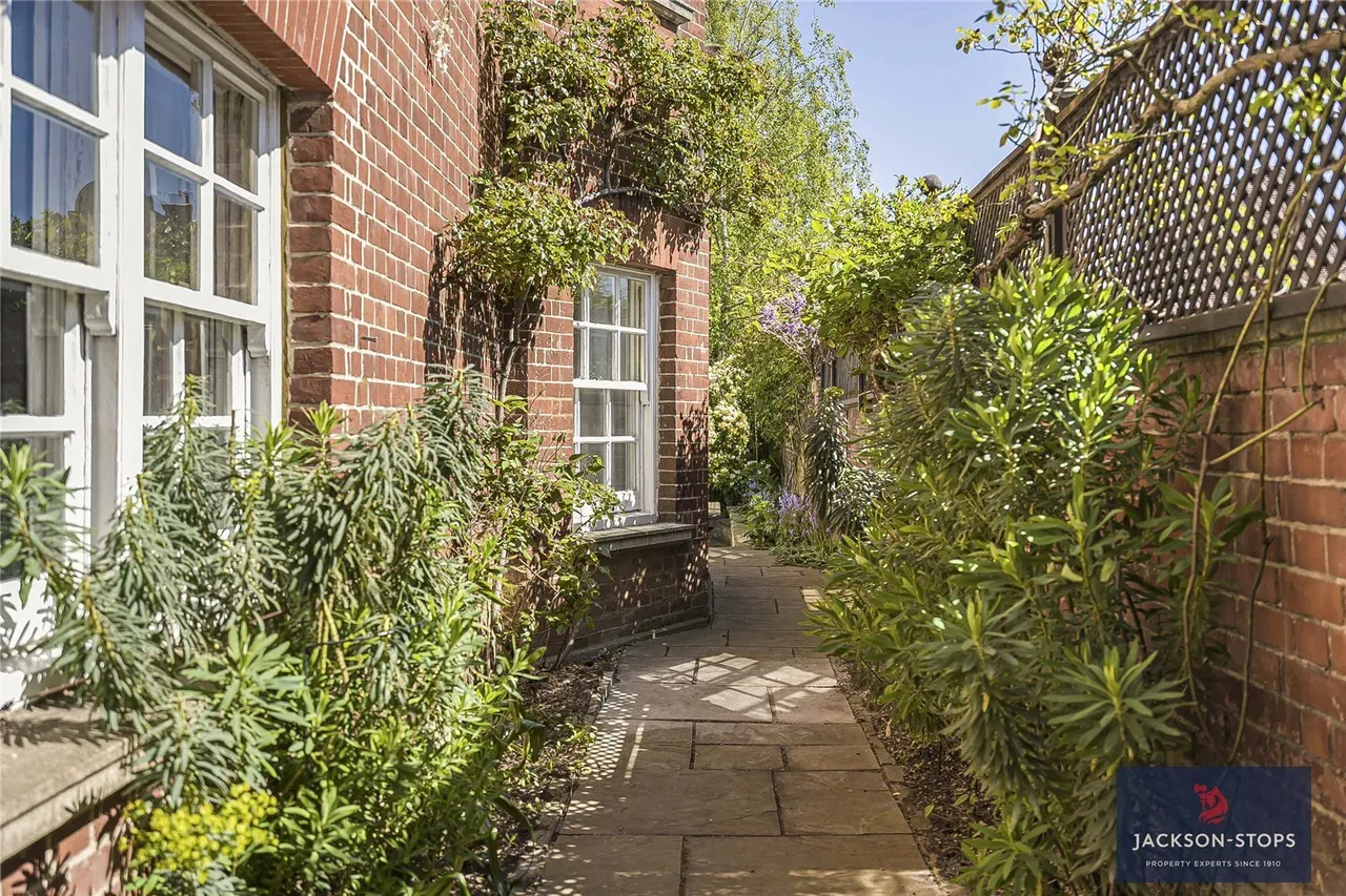 The Avenue, Newmarket, CB8, photo 12
