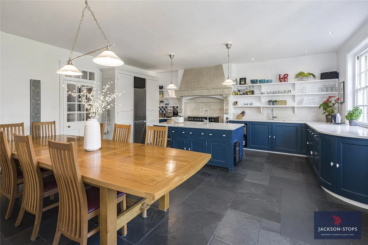 The Avenue, Newmarket, CB8, photo 3