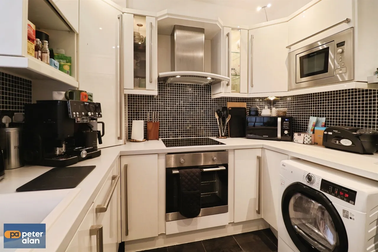 Westgate Street, Cardiff, CF10, photo 2