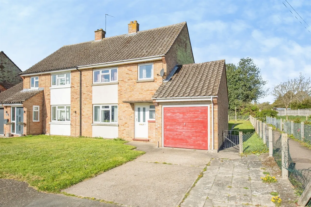 3 bed house for sale — Mary Warner Road, Ardleigh, Colchester