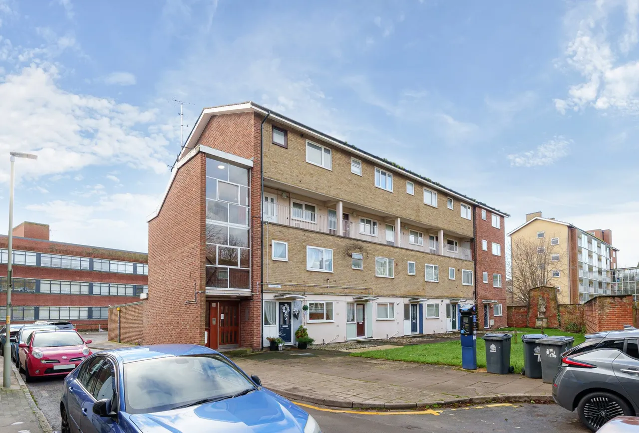 2 bed flat for sale — St. Marys Square, Gloucester, GL1 2QT