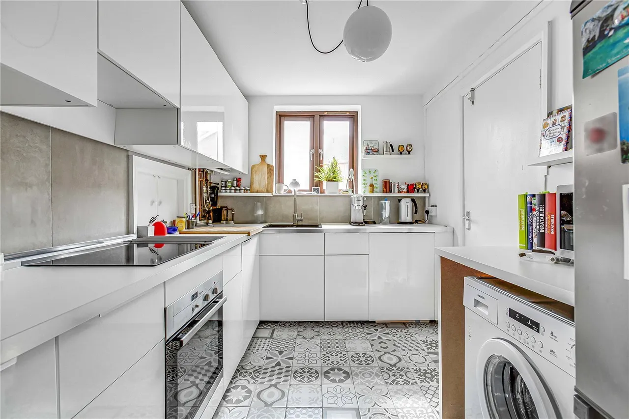 2 bed flat to rent — New Park Road, London, SW2