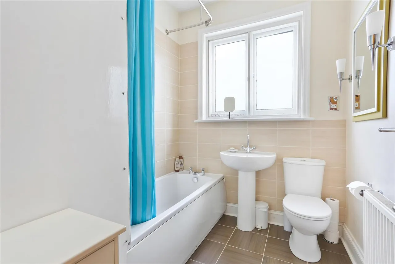 Grosvenor Avenue, Carshalton, SM5 3EW, photo 11