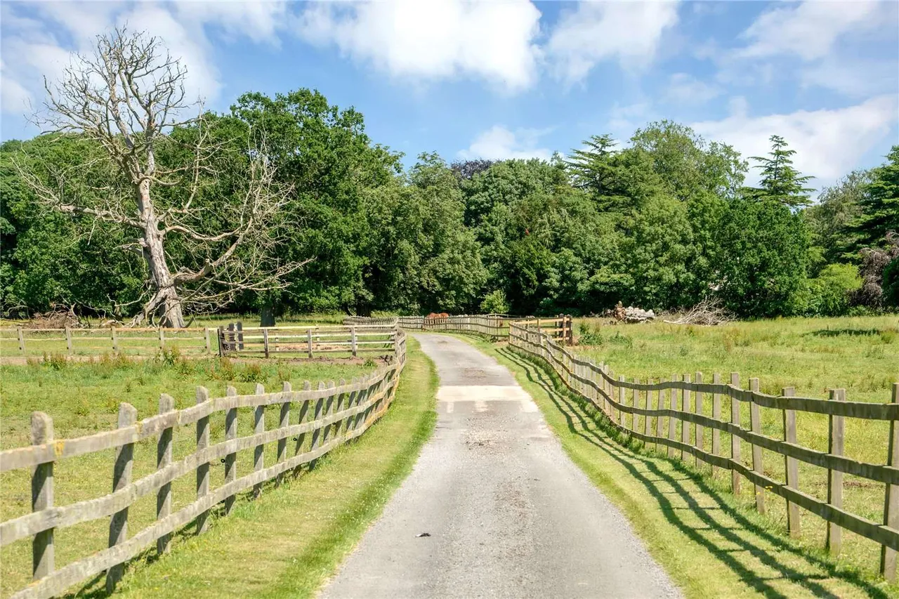 Mill Lane, Legbourne, Louth, Lincolnshire, LN11 8LT, photo 2