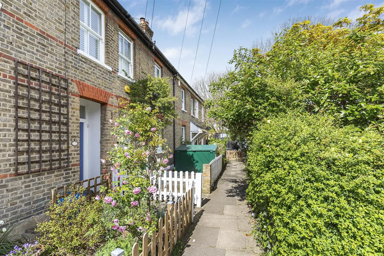 Victoria Road, Mortlake, SW14, photo 8