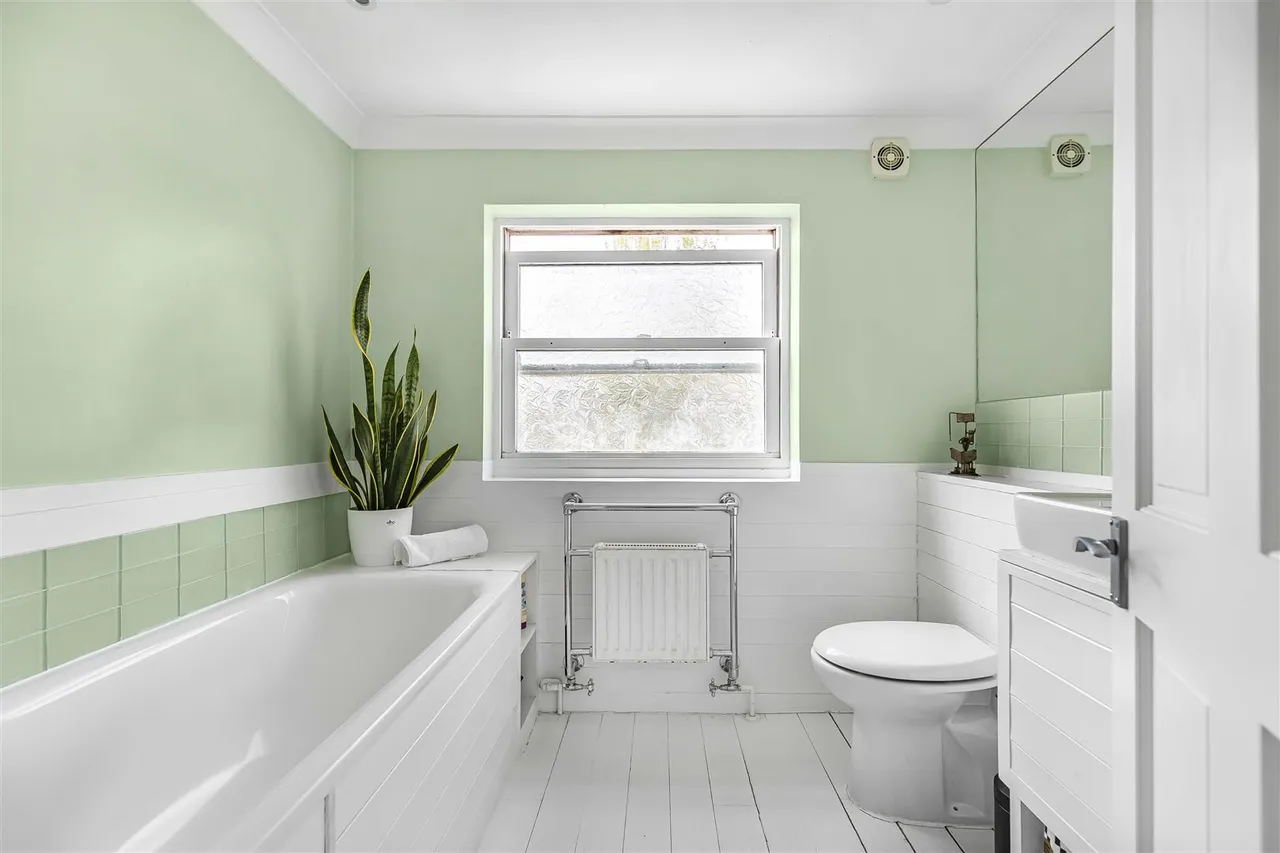 Victoria Road, Mortlake, SW14, photo 7