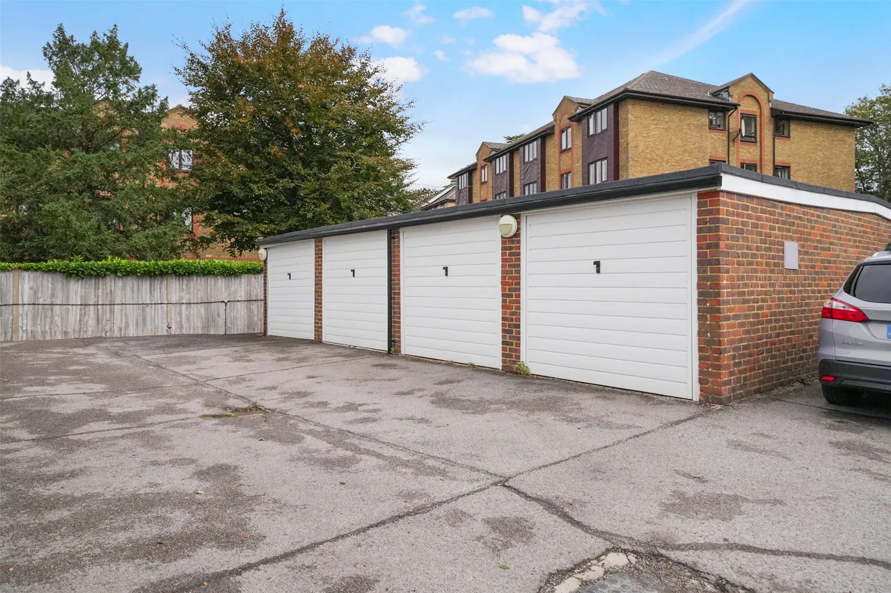 Somers Close, Reigate, RH2, photo 10