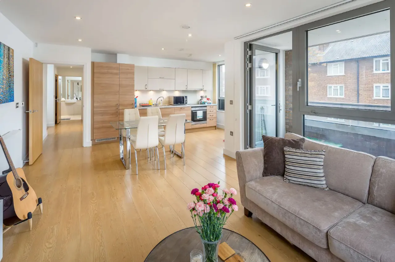2 bed flat for sale — 48 Chamberlain Court, Silwood Street, London