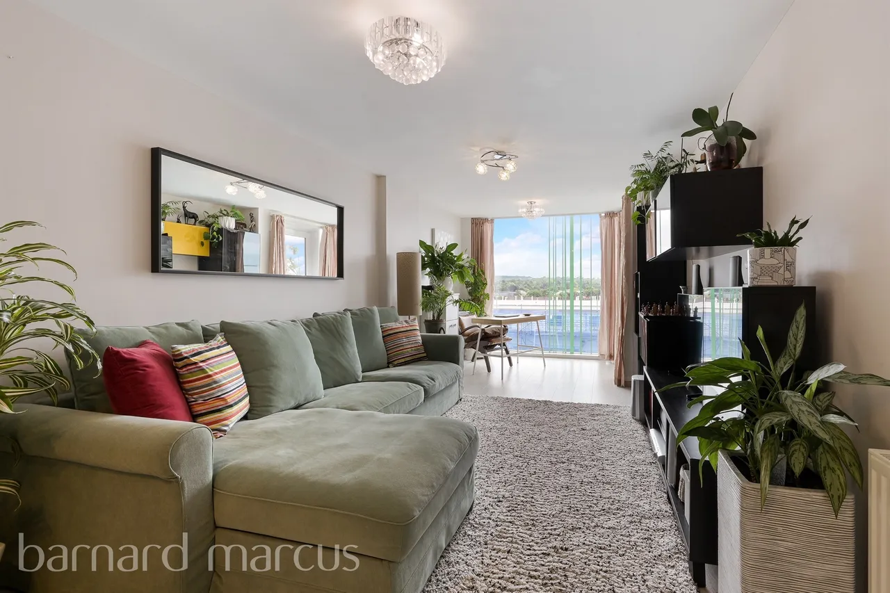 Station Approach, Epsom, KT19, photo 2