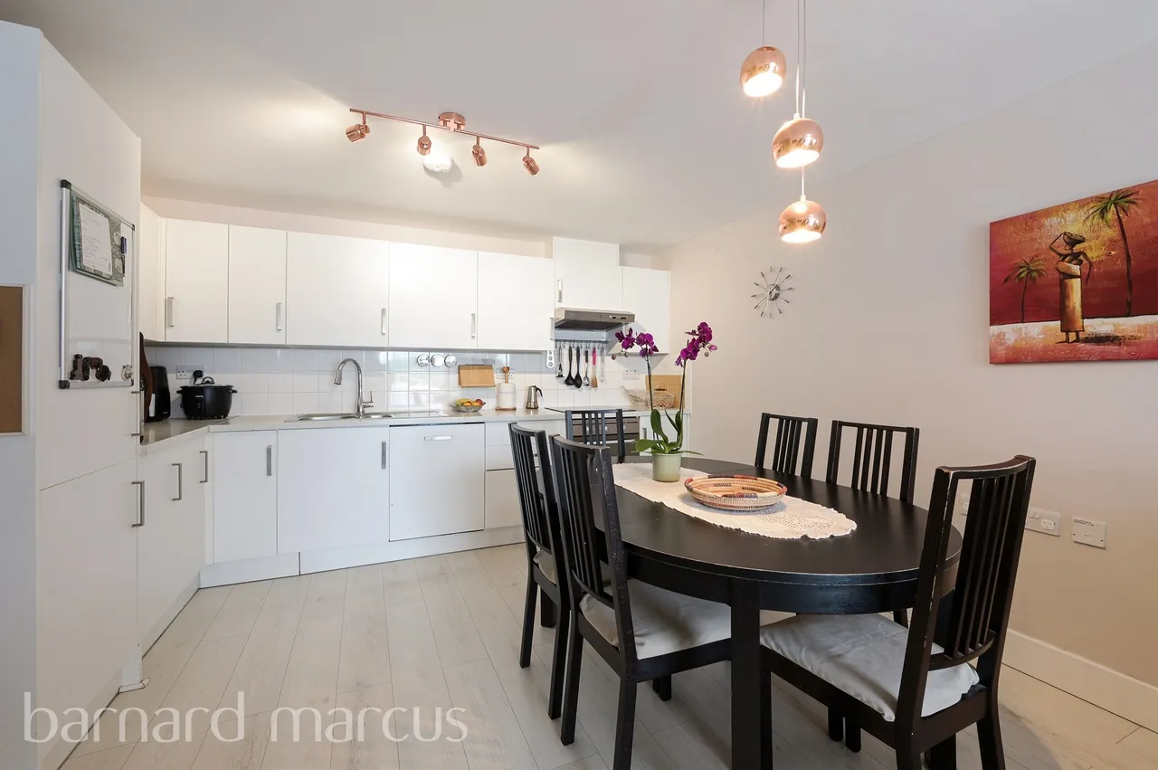 Station Approach, Epsom, KT19, photo 4
