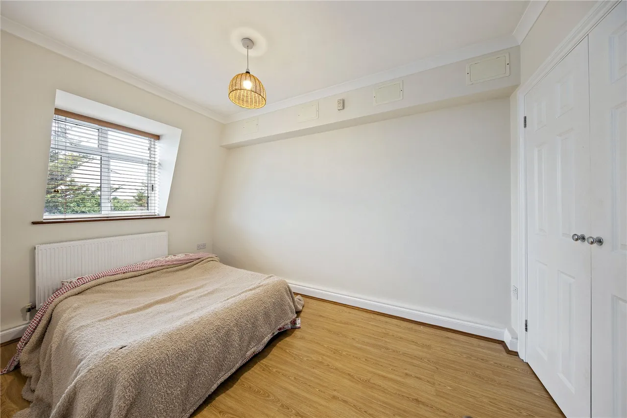 High Street, Whitton, TW2, photo 4