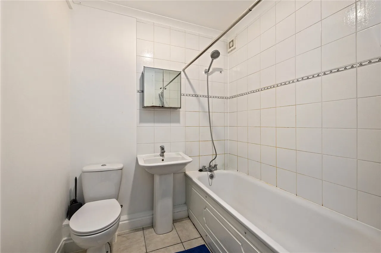 High Street, Whitton, TW2, photo 5