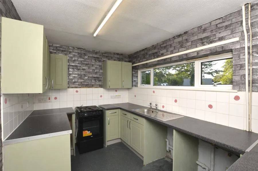 3 bed house to rent, Seymour Road, Crawley, RH11