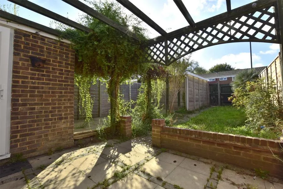 Seymour Road, Crawley, RH11, photo 3