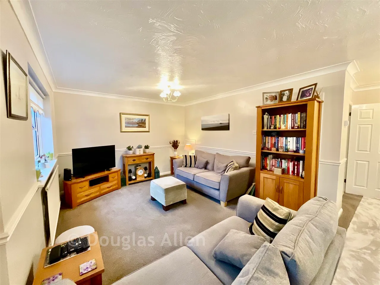Ilfracombe Crescent, Hornchurch, RM12, photo 4